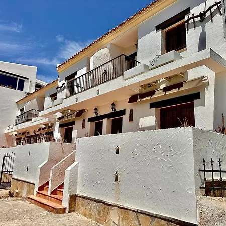 Complejo Rural Casas-cueva La Teja * Cortes de Baza