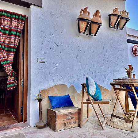 Complejo Rural Casas-cueva La Teja * Cortes de Baza